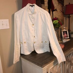 two-piece white linen skirt (10) and jacket (12)